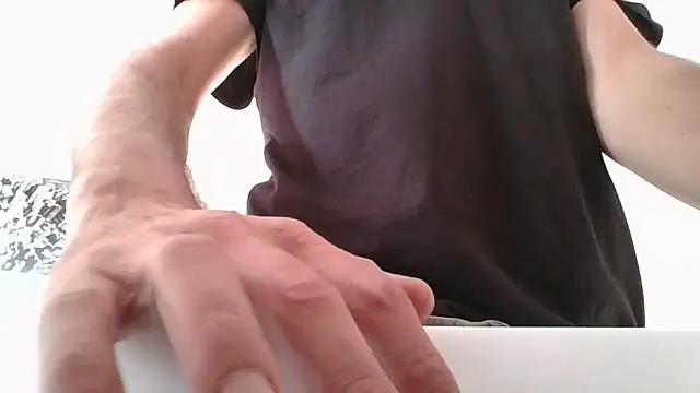 Snapshot of CuteDaddy92 chatting on 12.02.25 CuteDaddy92 online show from 12.02.25