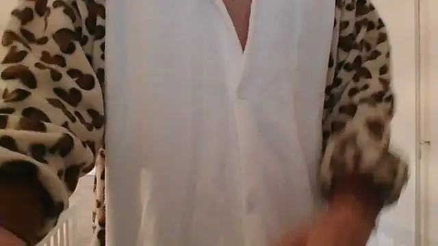 Snapshot of CuteDaddy92 chatting on 12.16.25 CuteDaddy92 online show from 12.16.25