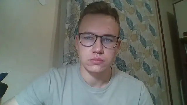 Snapshot of Yminoske chatting on 11.07.25 Yminoske online show from 11.07.25