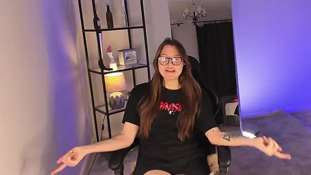 Snapshot of Anjelinaro chatting on 11.07.25 Anjelinaro online show from 11.07.25