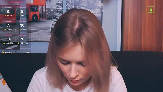 Snapshot of LunaAstra chatting on 11.10.25 LunaAstra online show from 11.10.25