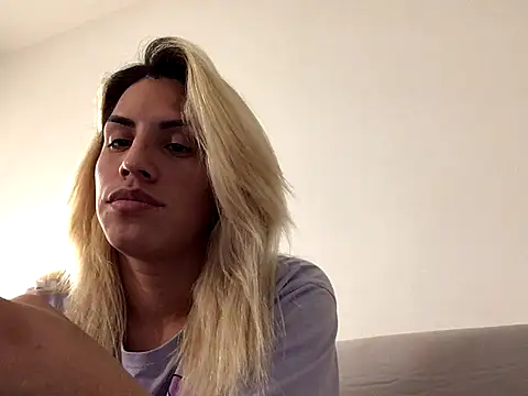 ESTRELLABERECHUCKY online show from 11.20.25