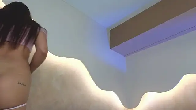 BellaRooux online show from 02.04.26