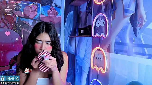 sofia sstonee  online show from 12.17.25