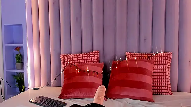 NicoletCherry   online show from 12.15.25