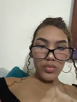 luciagray1 online show from 04.19.26