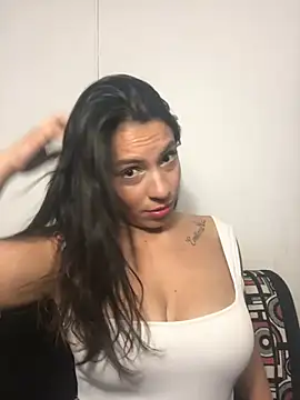 Snapshot of Vianca_Costt chatting on 05.24.26 Vianca Costt online show from 05.24.26