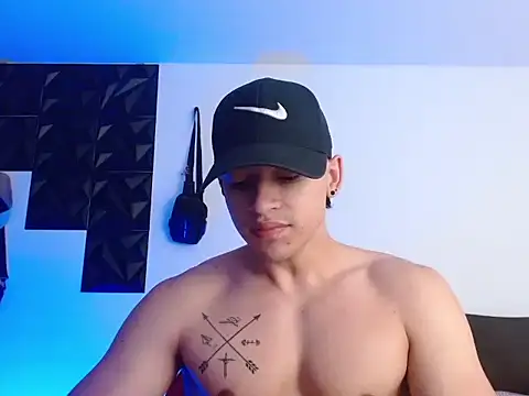 Snapshot of adam_keith chatting on 11.10.25 adam keith online show from 11.10.25