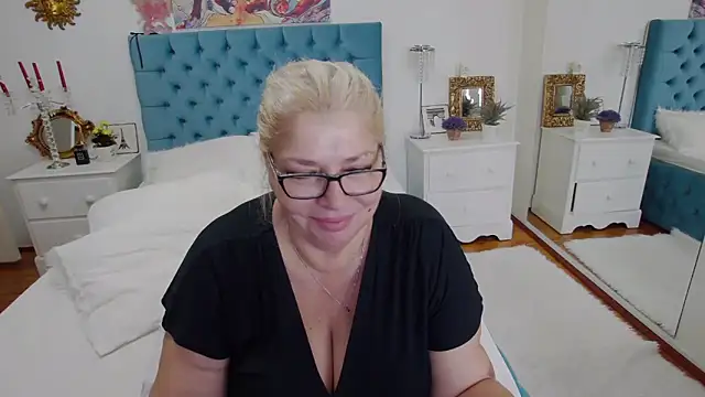 Snapshot of ByaStorm chatting on 09.13.25 ByaStorm online show from 09.13.25