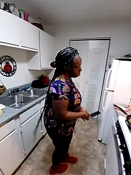 Snapshot of bigbootyney chatting on 11.08.25 bigbootyney online show from 11.08.25