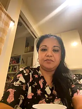 Snapshot of tattedlatina chatting on 11.10.25 tattedlatina online show from 11.10.25