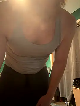 Snapshot of Redxxxz chatting on 11.08.25 Redxxxz online show from 11.08.25