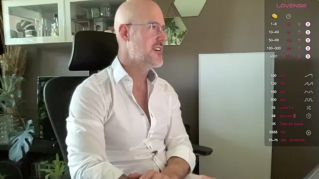 Snapshot of the_new_fit_rubinho chatting on 05.28.26 the new fit rubinho online show from 05.28.26