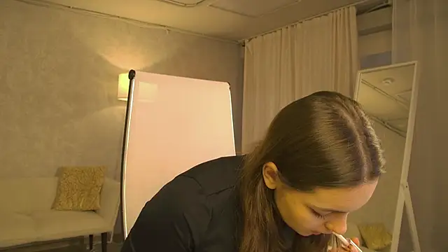 Snapshot of FrancescaCavaliere chatting on 12.16.25 FrancescaCavaliere online show from 12.16.25