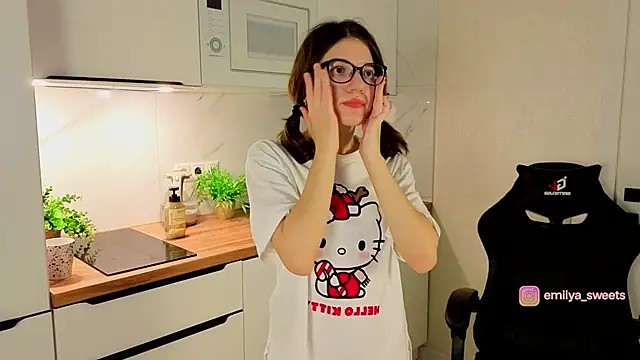 sweetsEmily online show from 12.14.25