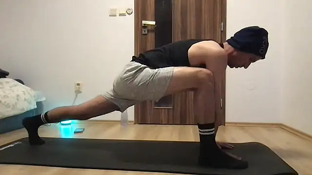 Snapshot of TheShavedGamer chatting on 11.09.25 TheShavedGamer online show from 11.09.25