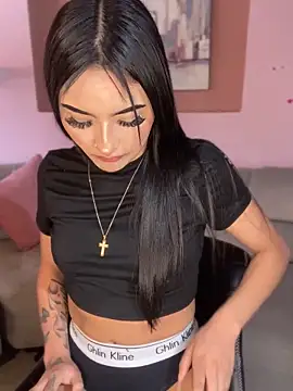 Snapshot of CleoNoir_Pink chatting on 11.10.25 CleoNoir Pink online show from 11.10.25