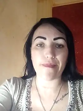 Snapshot of ArianaXFresh chatting on 11.24.25 ArianaXFresh online show from 11.24.25