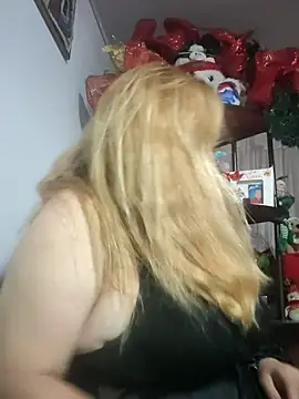 Snapshot of karlaanqui1 chatting on 12.13.25 karlaanqui1 online show from 12.13.25