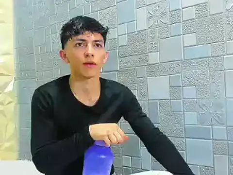 Snapshot of ElanGiraldo chatting on 11.11.25 ElanGiraldo online show from 11.11.25