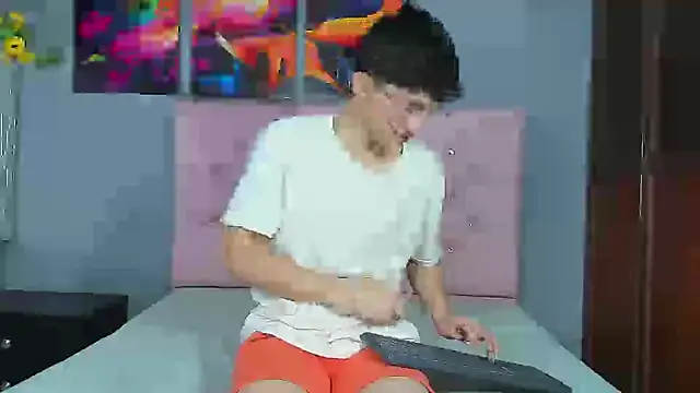 ElanGiraldo online show from 01.06.26