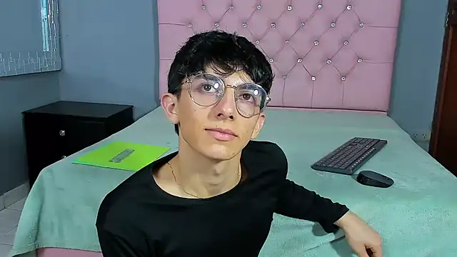 ElanGiraldo online show from 01.13.26