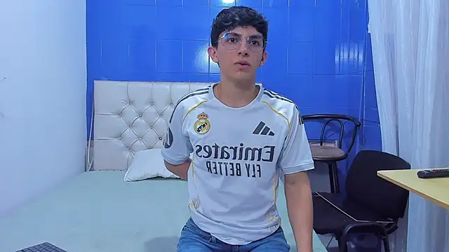 ElanGiraldo online show from 06.20.26