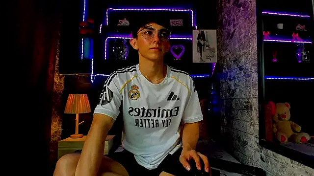 ElanGiraldo online show from 08.07.26