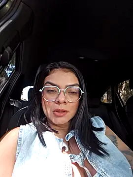 sofiaalarson online show from 04.10.26