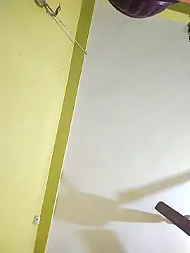 Snapshot of hootmom chatting on 11.09.25 hootmom online show from 11.09.25