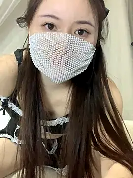 Snapshot of hoho-is chatting on 11.19.25 hoho-is online show from 11.19.25