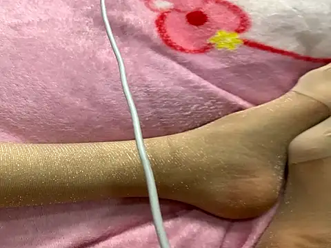 Snapshot of hoho-is chatting on 12.05.25 hoho-is online show from 12.05.25