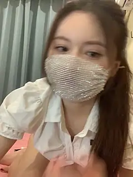 Snapshot of hoho-is chatting on 05.27.26 hoho-is online show from 05.27.26