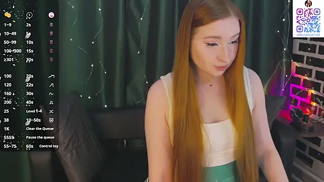 Snapshot of BellaQueennss chatting on 12.16.25 BellaQueennss online show from 12.16.25