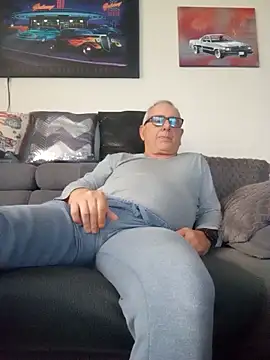 Snapshot of andy-1961 chatting on 11.17.25 andy-1961 online show from 11.17.25