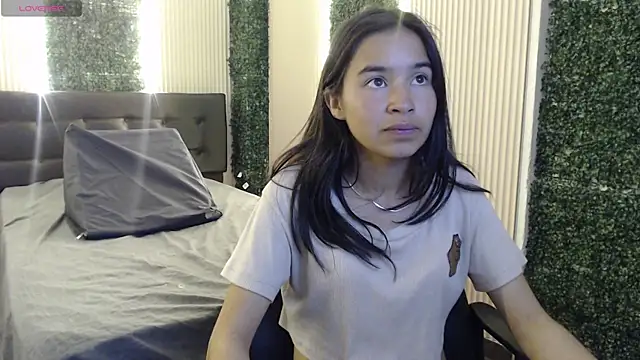 bunnywhite21 online show from 11.26.25