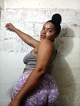 Snapshot of Khatiu chatting on 11.10.25 Khatiu online show from 11.10.25