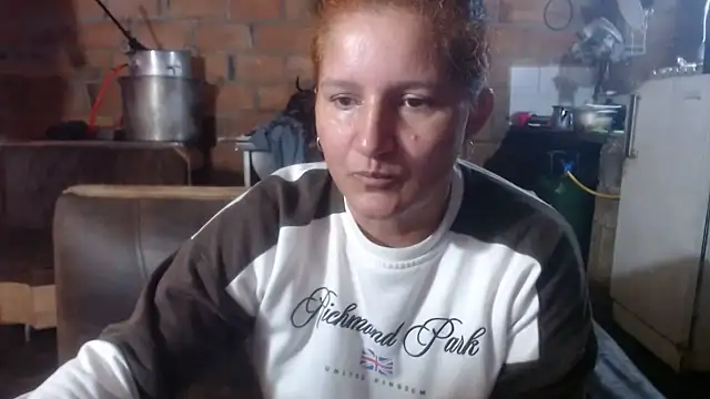 Snapshot of Sra_Angelina chatting on 06.07.26 Sra Angelina online show from 06.07.26