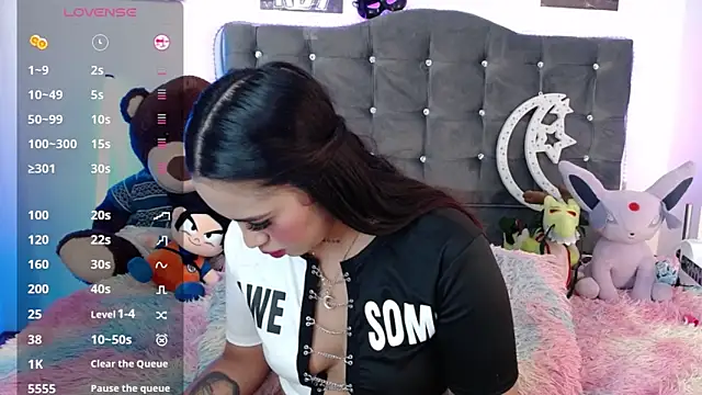 lunabritton1 online show from 04.14.26