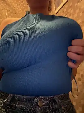 Snapshot of Marisaaasss chatting on 11.11.25 Marisaaasss online show from 11.11.25