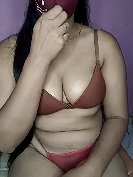 Snapshot of Your_babex chatting on 11.30.25 Your babex online show from 11.30.25