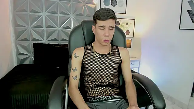 Snapshot of Gabo_white1 chatting on 12.14.25 Gabo white1 online show from 12.14.25