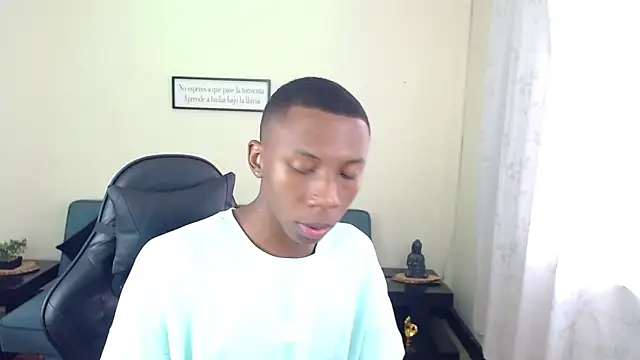 Snapshot of Miilo18 chatting on 12.13.25 Miilo18 online show from 12.13.25