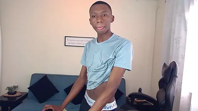 Snapshot of Miilo18 chatting on 12.15.25 Miilo18 online show from 12.15.25