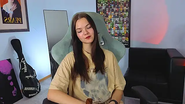 Snapshot of sia_moonshine chatting on 11.11.25 sia moonshine online show from 11.11.25