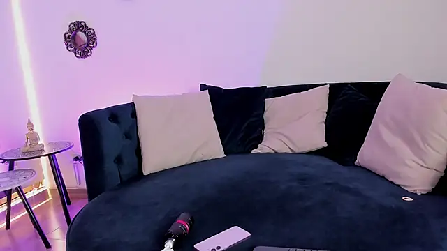 Snapshot of Kimberly__wood chatting on 12.16.25 Kimberly wood online show from 12.16.25