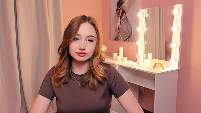 ReinaHenslin online show from 11.13.25