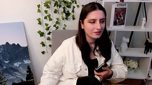 Snapshot of MikaClausing chatting on 11.11.25 MikaClausing online show from 11.11.25