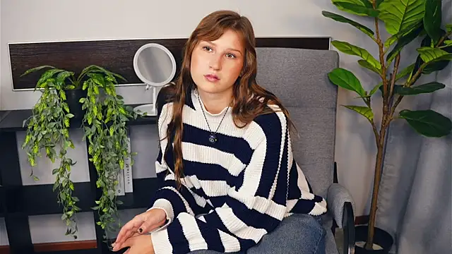 Snapshot of YeeVella chatting on 11.11.25 YeeVella online show from 11.11.25