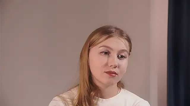 Snapshot of BariBuszak chatting on 11.17.25 BariBuszak online show from 11.17.25